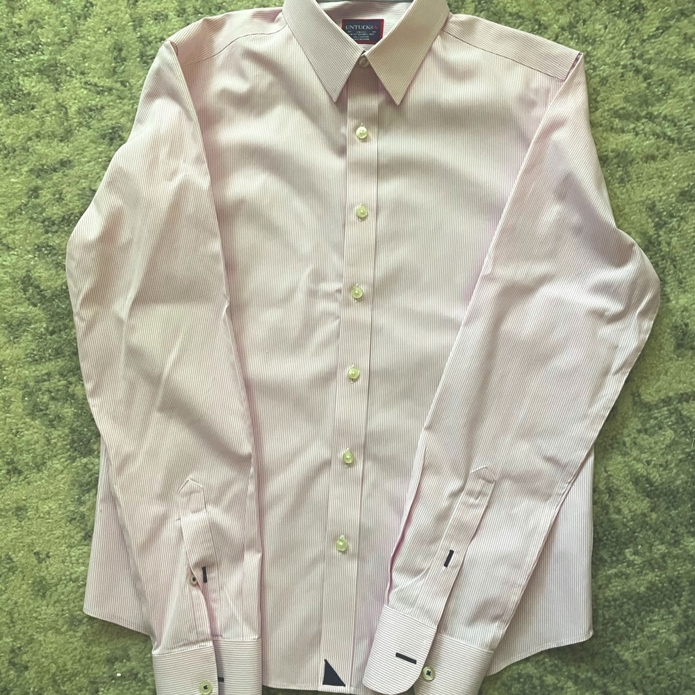 Like new untuckit button up